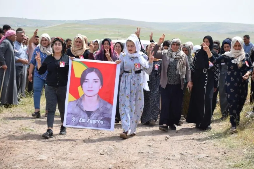 Gelê Kobanê sersaxî da malbata şehîd Zîn Zagros