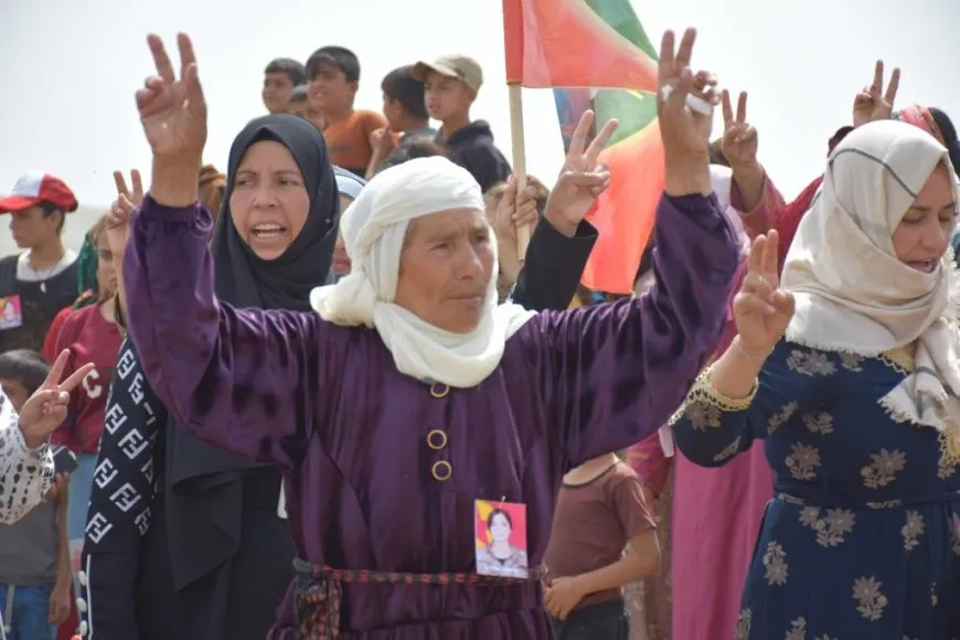 Gelê Kobanê sersaxî da malbata şehîd Zîn Zagros