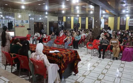 Jinên ciwan neteweya demokratîk û konfederalîzma jinê nîqaş dikin