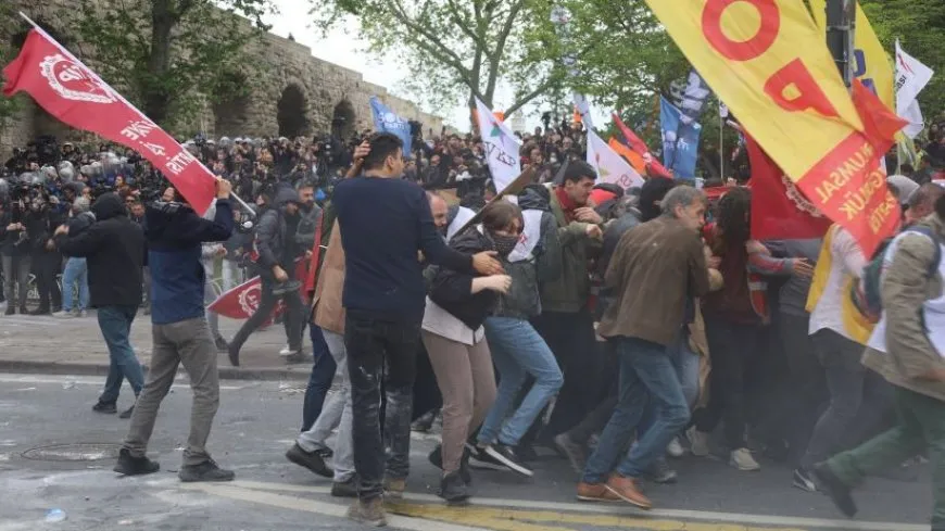 Bi hezaran kesî li dijî êrişa polîsan li ber xwe dan