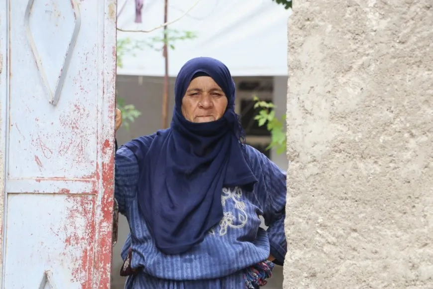 Serpêhatiye jineke 60 salî ji bo peydakirina avê