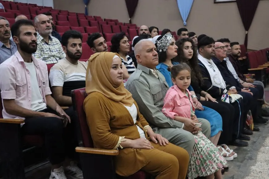 Li Qamişlo çalakiya bi boneya Roja Azadiya Rojnamevaniyê ya Cîhanê