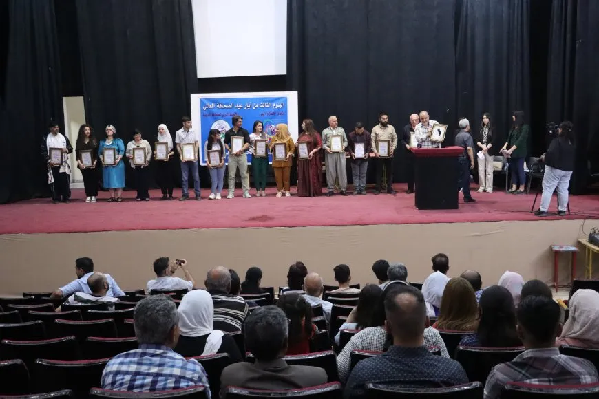 Li Qamişlo çalakiya bi boneya Roja Azadiya Rojnamevaniyê ya Cîhanê