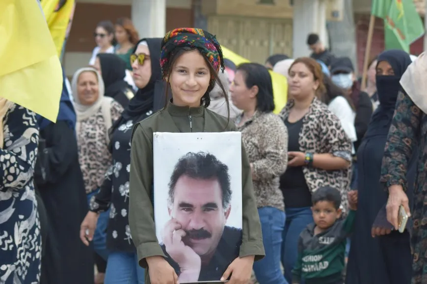 Jinên Qamişlo li dijî tecrîdê meşiyan