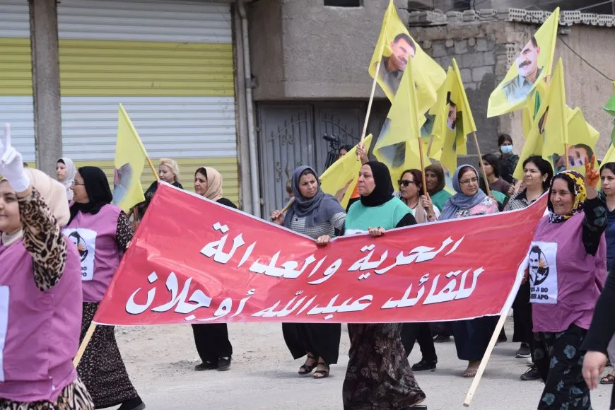 Jinên Qamişlo li dijî tecrîdê meşiyan