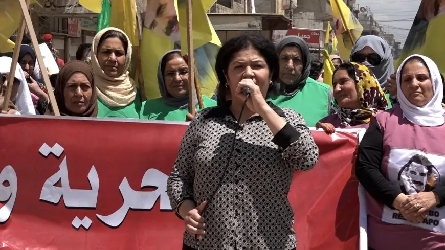 Jinên Qamişlo li dijî tecrîdê meşiyan