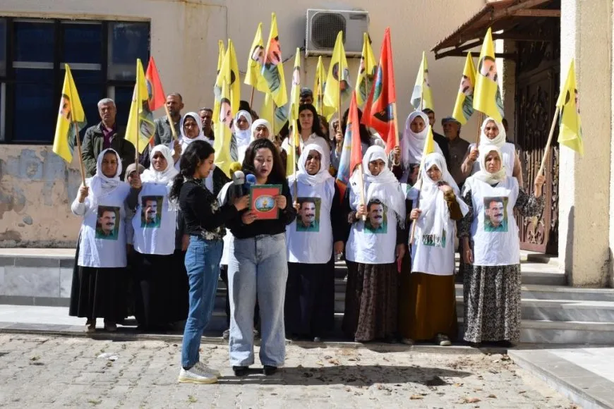 Las familias de los mártires protestan contra el aislamiento en Imrali