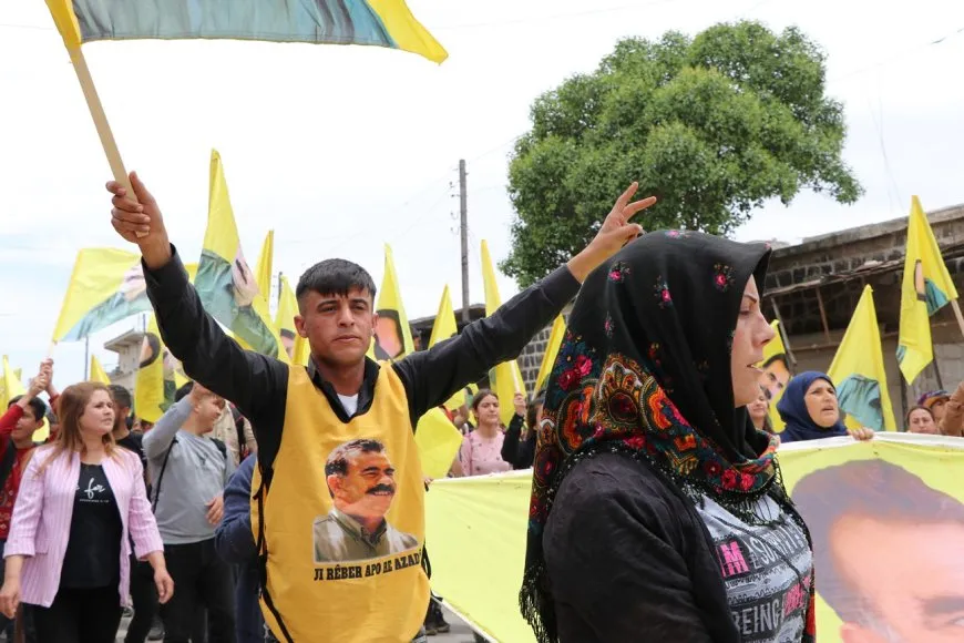 Li Til Rifetê li dijî tecrîdê meşiyan