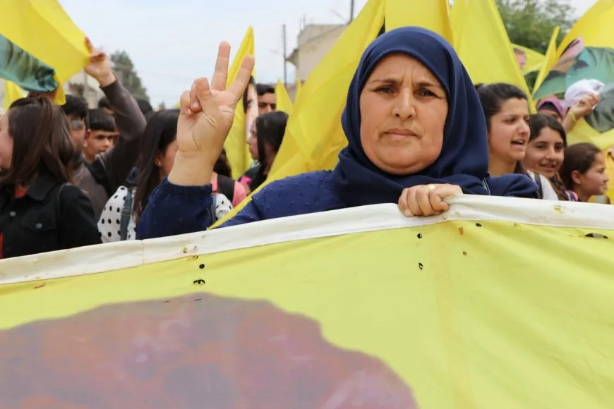 Li Til Rifetê li dijî tecrîdê meşiyan