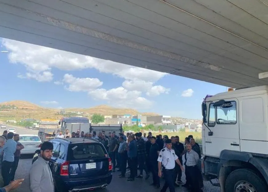 Şofêran ji ber rêya xirab, rê li trafîkê girtin
