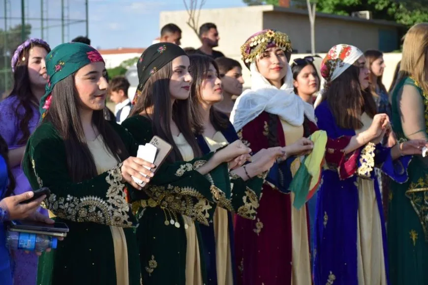 Roja Zimanê Kurdî li gelek bajaran hat pîrozkirin