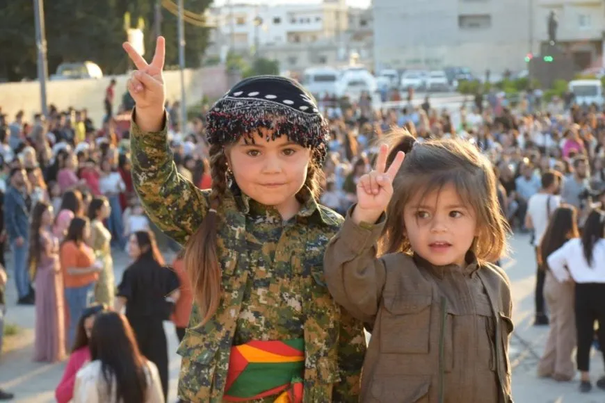 Roja Zimanê Kurdî li gelek bajaran hat pîrozkirin