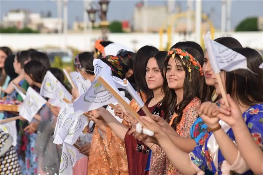 Roja Zimanê Kurdî li gelek bajaran hat pîrozkirin