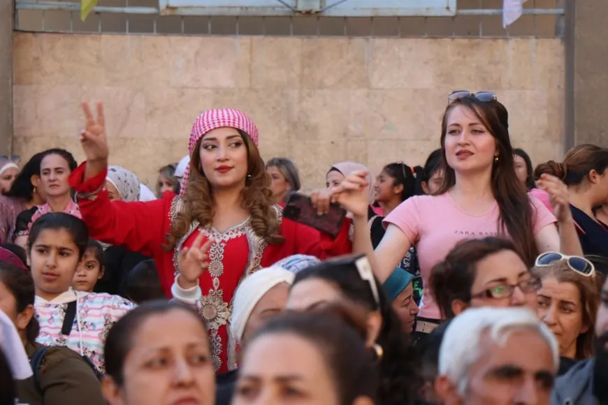 Roja Zimanê Kurdî li gelek bajaran hat pîrozkirin