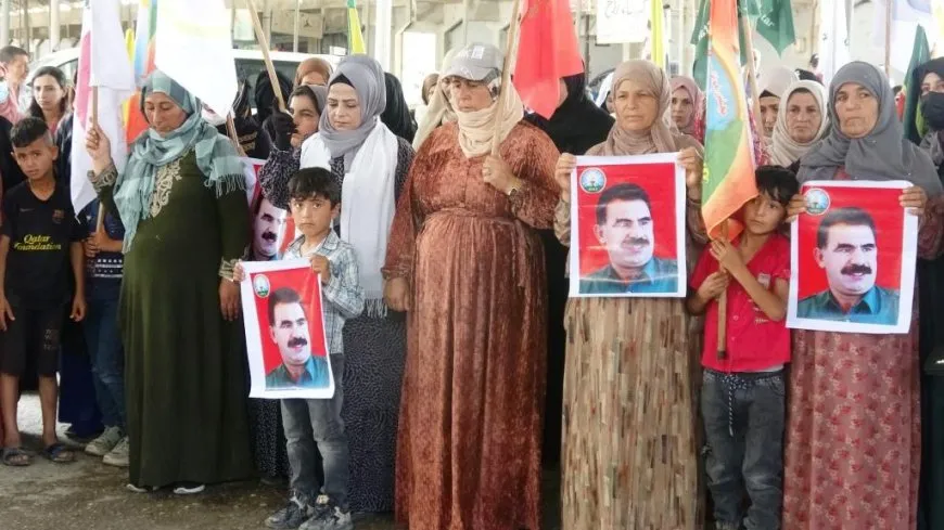 Şêniyên Eyn Îsayê bi meşekê biryarên li dijî girtiyên ˊDoza Kobanêˊ şermezar kirin