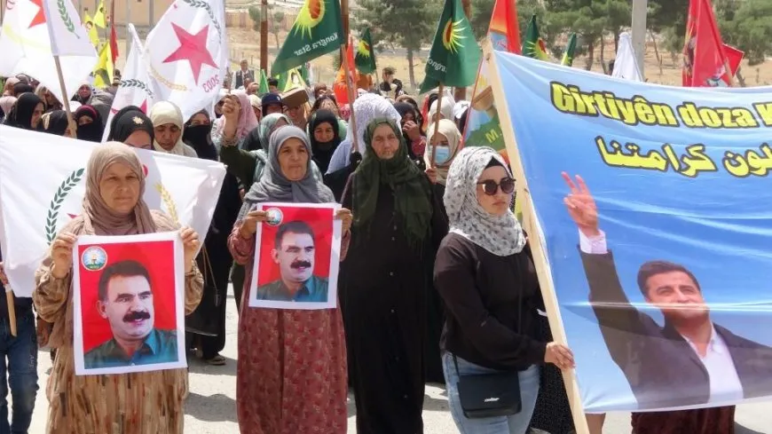 Şêniyên Eyn Îsayê bi meşekê biryarên li dijî girtiyên ˊDoza Kobanêˊ şermezar kirin