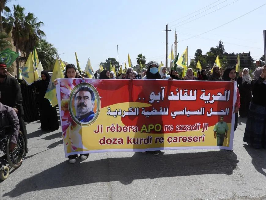 Tebqayî ji bo Rêber Abdullah Ocalan meşiyan