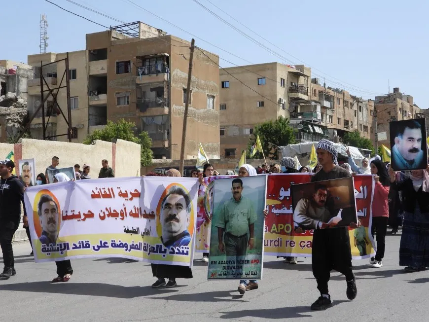 Tebqayî ji bo Rêber Abdullah Ocalan meşiyan