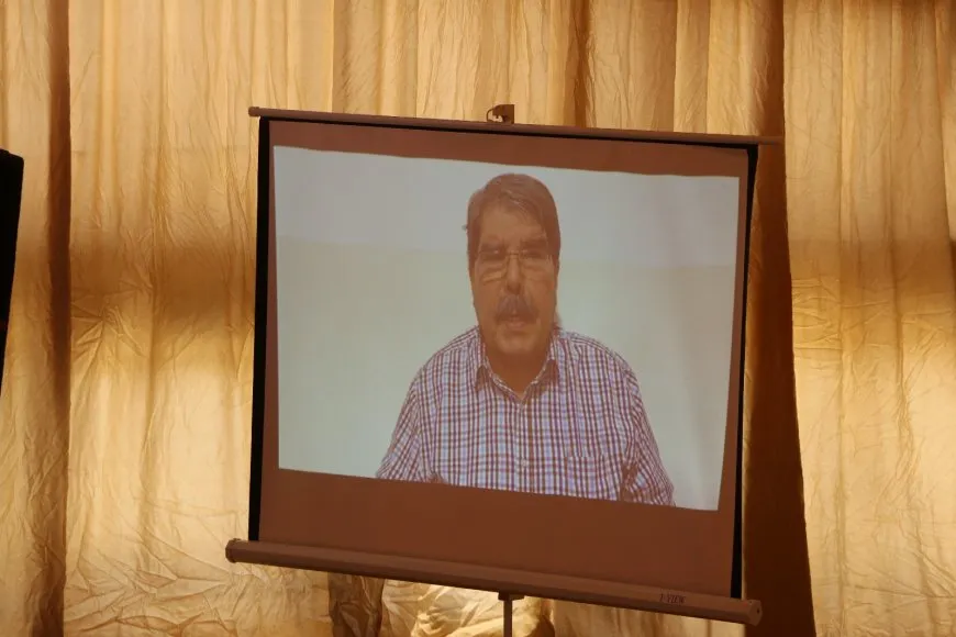 Li Helebê panela ˊAzadiya fîzîkî ya Rêber Apo çareseriya aloziya Rojhilata Navîn eˊ