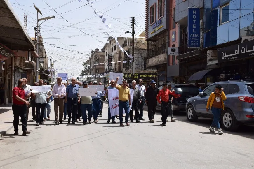 Li Qamişloyê komeke cotkaran xwepêşandanek li dar xist