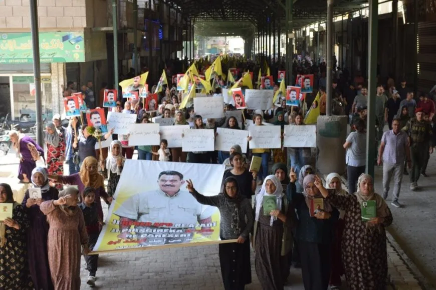 Şêniyên kantona Firatê li dijî êriş û tecrîdê meşiyan