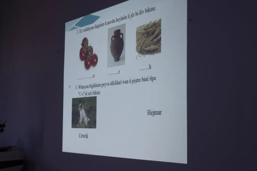 Materyalên dibistanan tên guhertin