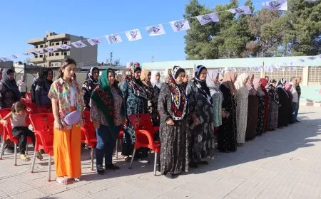 Namzetên şaredariya Qamişlo bi şêniyan re civiya