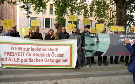 Li Berlînê tecrîd hate protestokirin