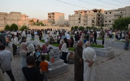 Şehîdên komkujiya Kobanê li ser gorên xwe hatin bibîranîn
