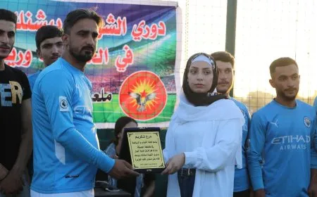 Desteya Ciwan û Werzîşê tîma Ciwanên Holê xelat kir