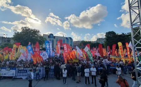 Ji mîtînga Stenbolê: Werin em têkoşîna li dijî faşîzmê mezin bikin