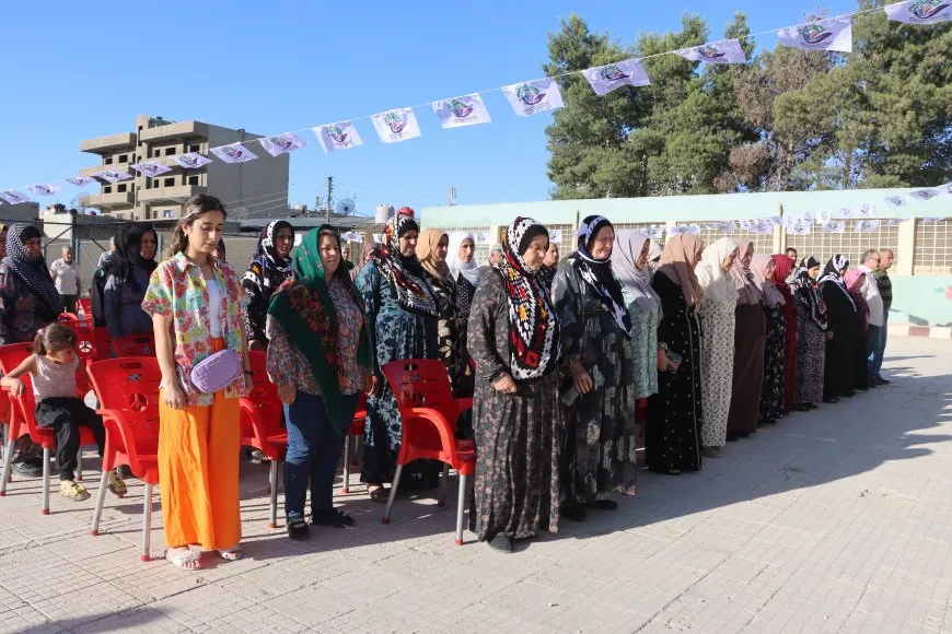 Namzetên şaredariya Qamişlo bi şêniyan re civiya