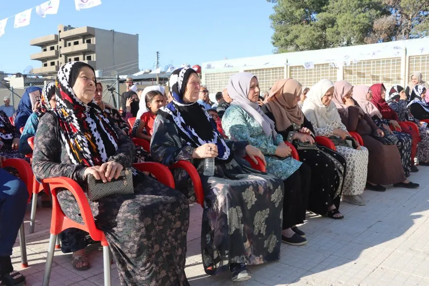 Namzetên şaredariya Qamişlo bi şêniyan re civiya