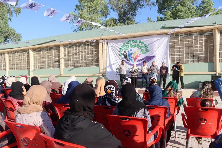 Namzetên şaredariya Qamişlo bi şêniyan re civiya