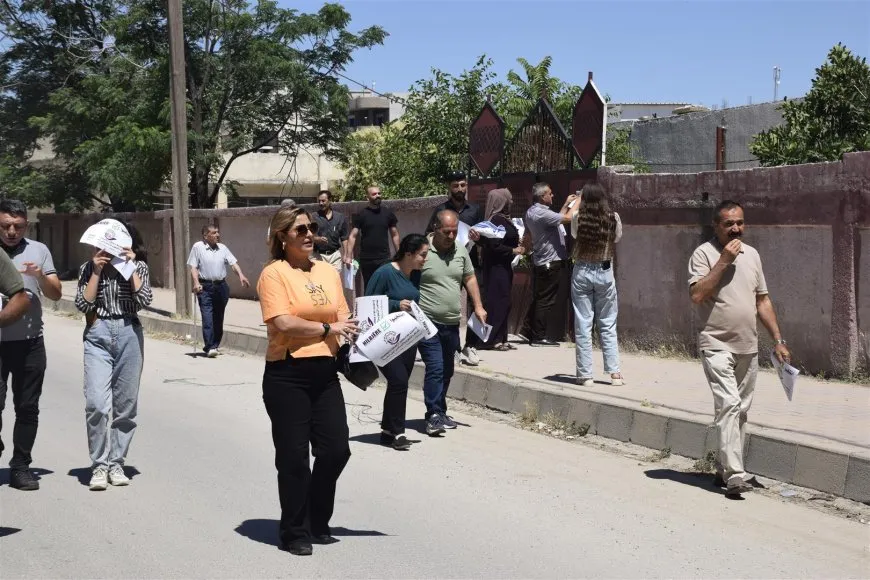 Namzetên hilbijartinên şaredariyan danasîna bernameyên xwe didomînin