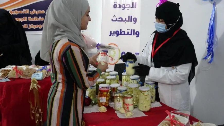 Li Reqayê pêşangeha berhemên jinên kampa Holê