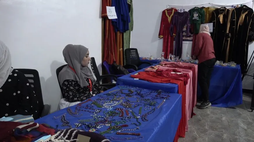 Li Reqayê pêşangeha berhemên jinên kampa Holê