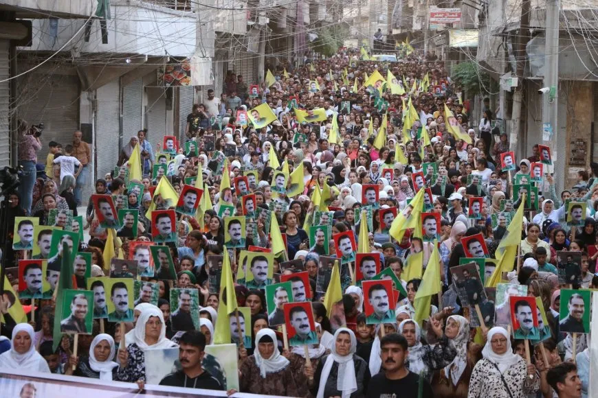 Xelkê Helebê ji bo azadiya Rêber Abdullah Ocalan meşiyan