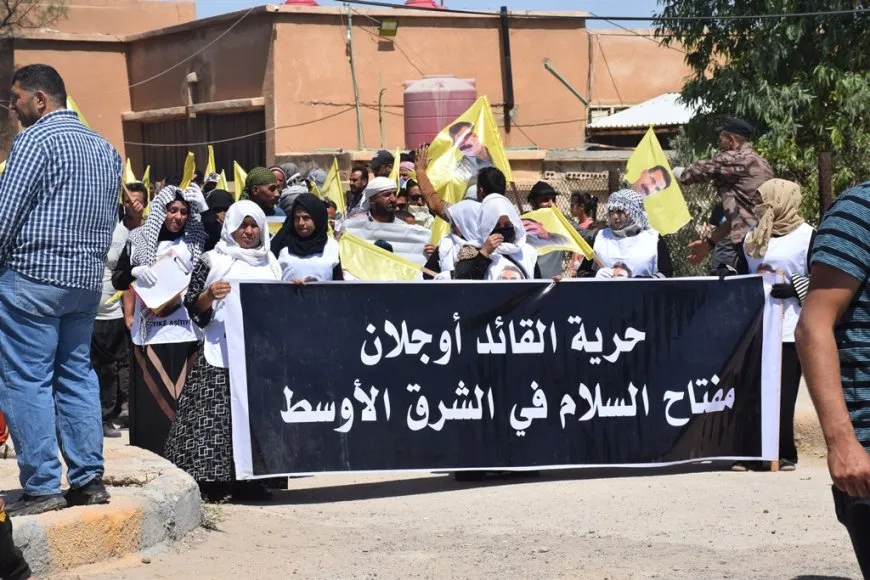 Li Erîşayê li hember tecrîdê meşeke girseyî