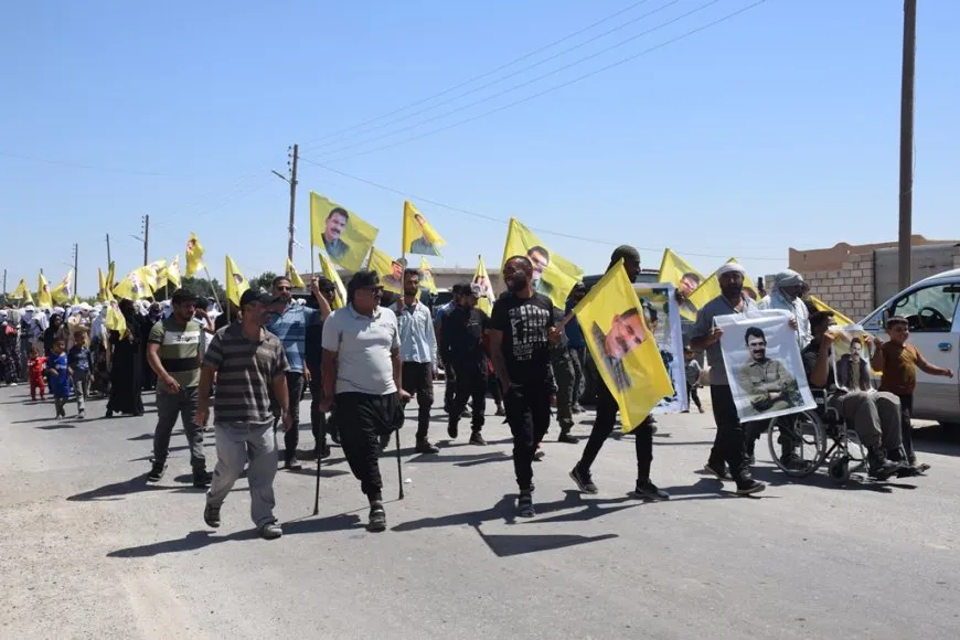 Li Erîşayê li hember tecrîdê meşeke girseyî