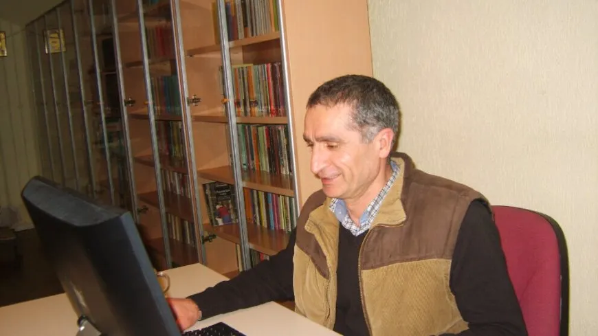 Ji bo rojnamevan Serdar Karakoç bang hat kirin
