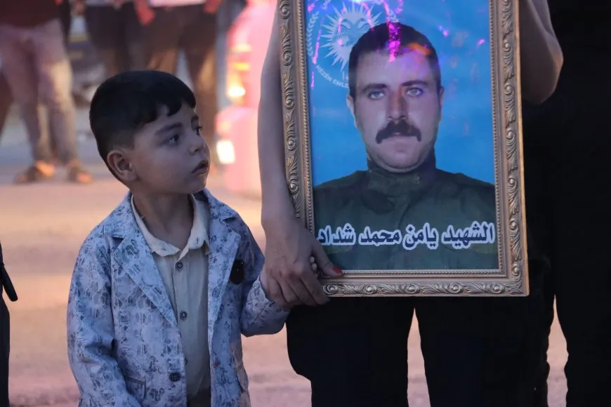 Li Qamişlo perde ji ser peykerên şehîdan hat rakirin