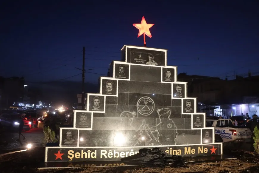 Li Qamişlo perde ji ser peykerên şehîdan hat rakirin