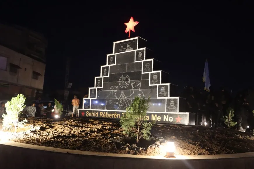 Li Qamişlo perde ji ser peykerên şehîdan hat rakirin