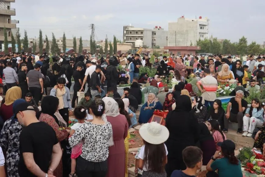 Bi boneya cejnê goristanên şehîdan hatin ziyaretkirin