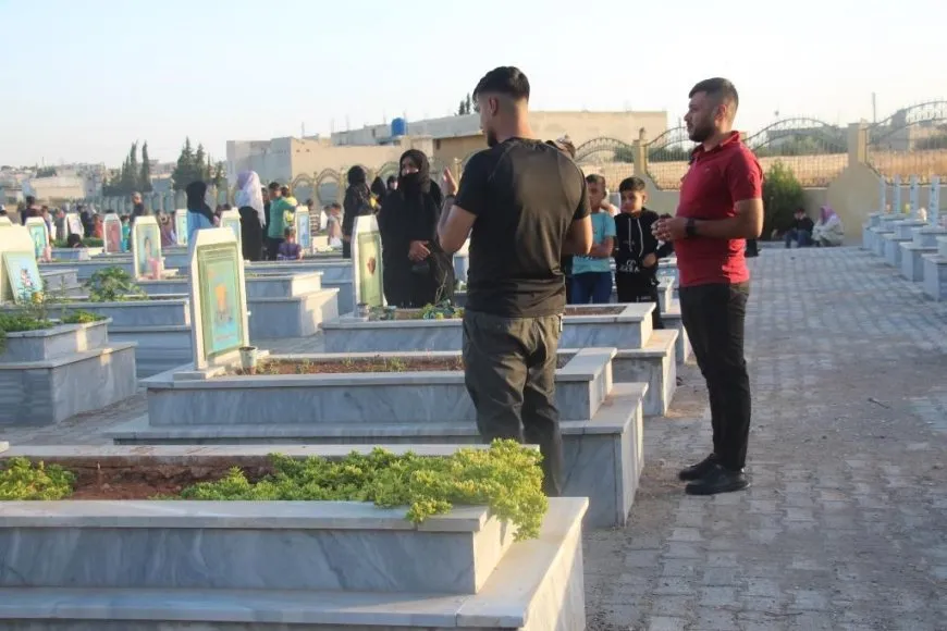 Bi boneya cejnê goristanên şehîdan hatin ziyaretkirin