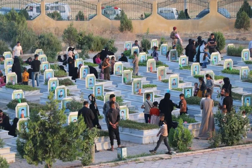 Bi boneya cejnê goristanên şehîdan hatin ziyaretkirin