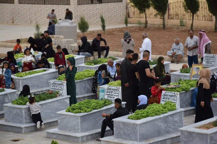 Bi boneya cejnê goristanên şehîdan hatin ziyaretkirin