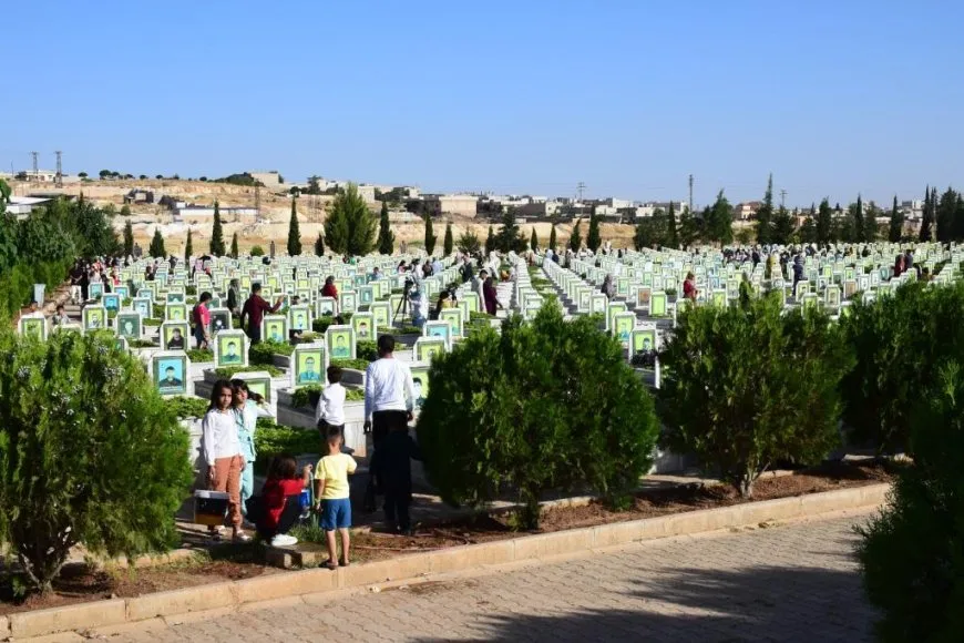 Bi boneya cejnê goristanên şehîdan hatin ziyaretkirin