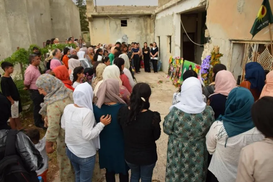Bi vêxistina mûman şehîdên komkujiya Helincê hatin bibîranîn